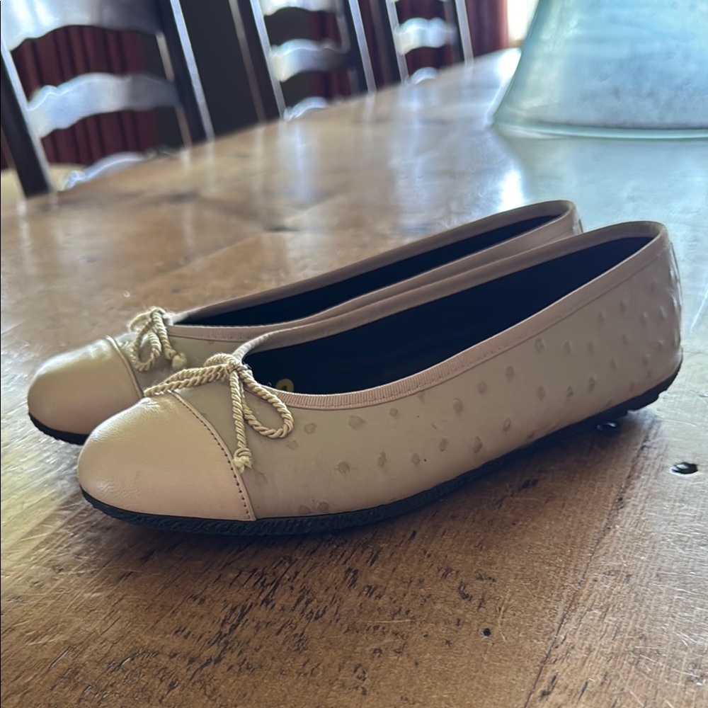 Elegant Beige Flats with Bow Accent